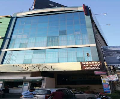 https://imgcld.yatra.com/ytimages/image/upload/t_hotel_yatra_city_desktop/v1435921618/Domestic Hotels/Hotels_Jalandhar/Hotel Royal Duke/Overview.jpg